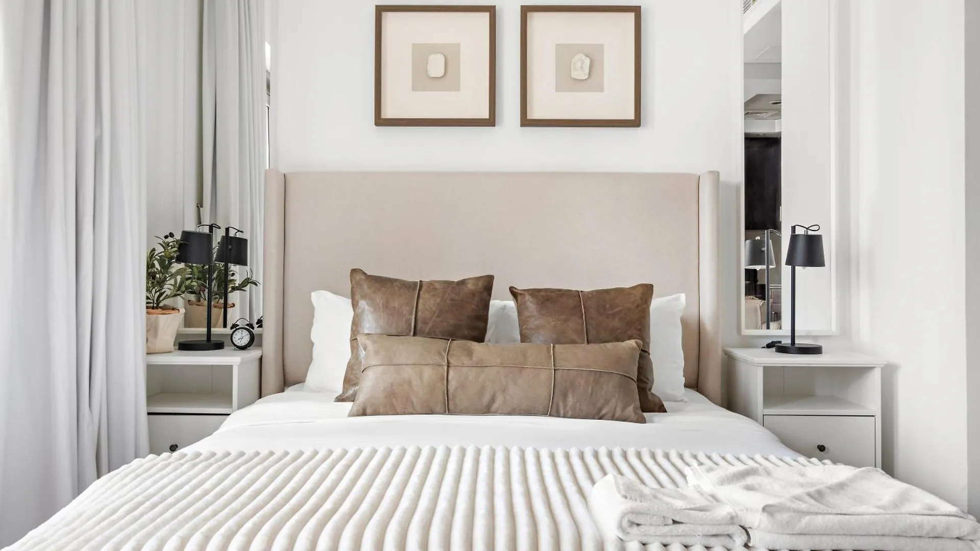 Silkhaus Modern Studio Near Burj Khalifa Dubai Apartment